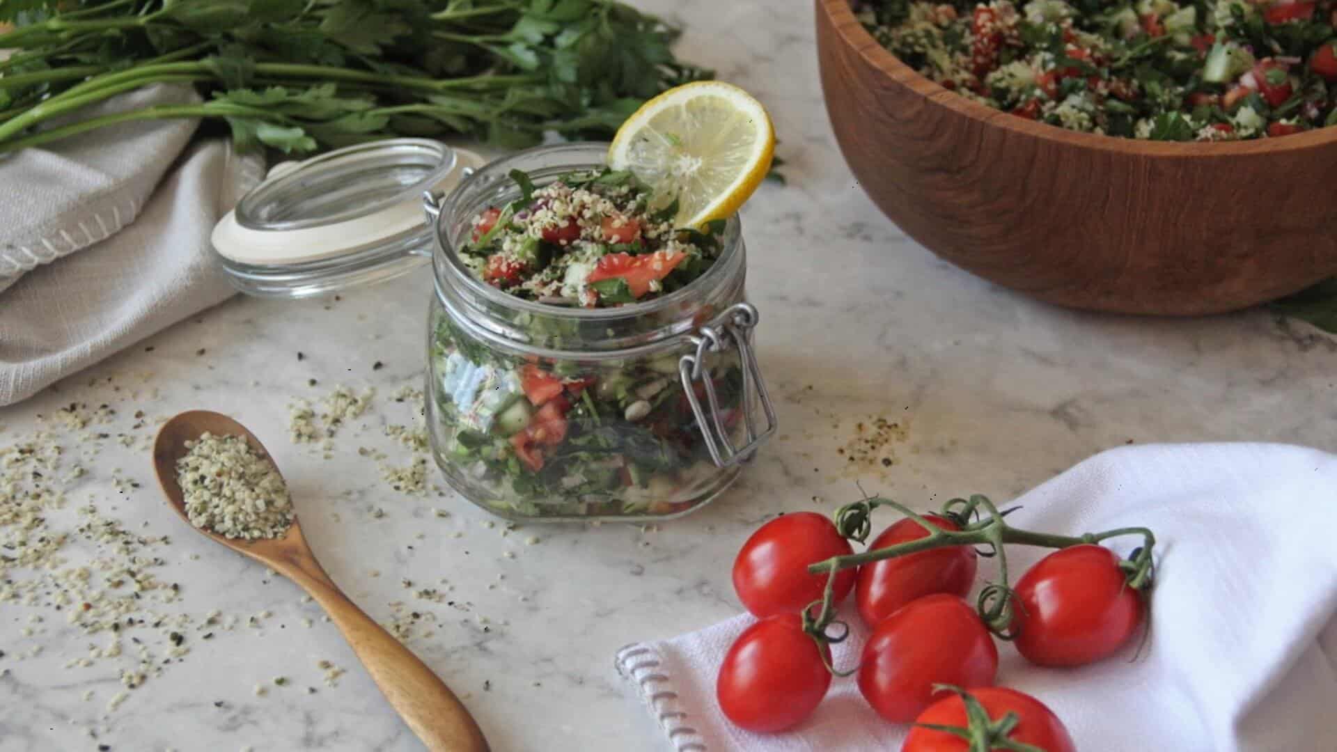 Tabouleh - Salat aus der arabischen Küche - neu interpretiert mit Hanfsamen